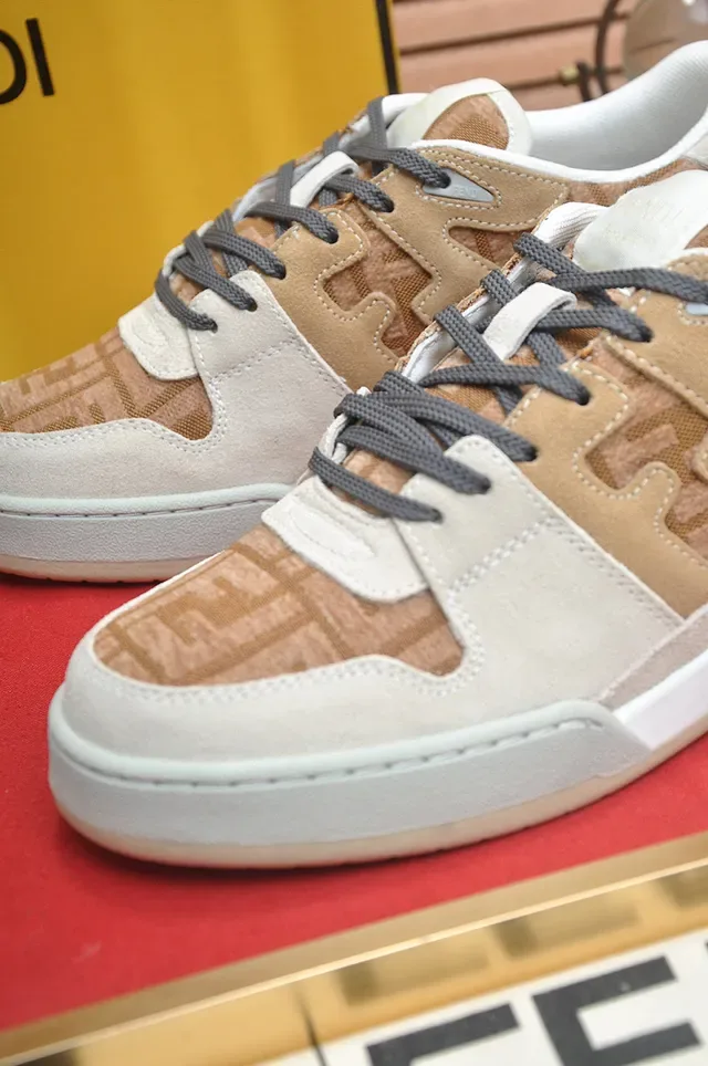 Fendi Beige Blanc Panneaux Monogrammés Couches Daim Sneakers Lifestyle 8