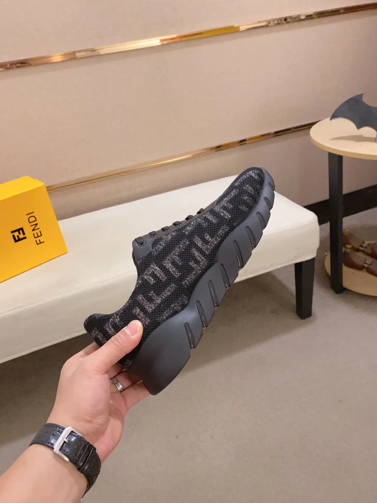 Fendi Tênis Chunky Pretos e Cinza Monogramados Upper de Malha Sola Sculpted Ridged 6