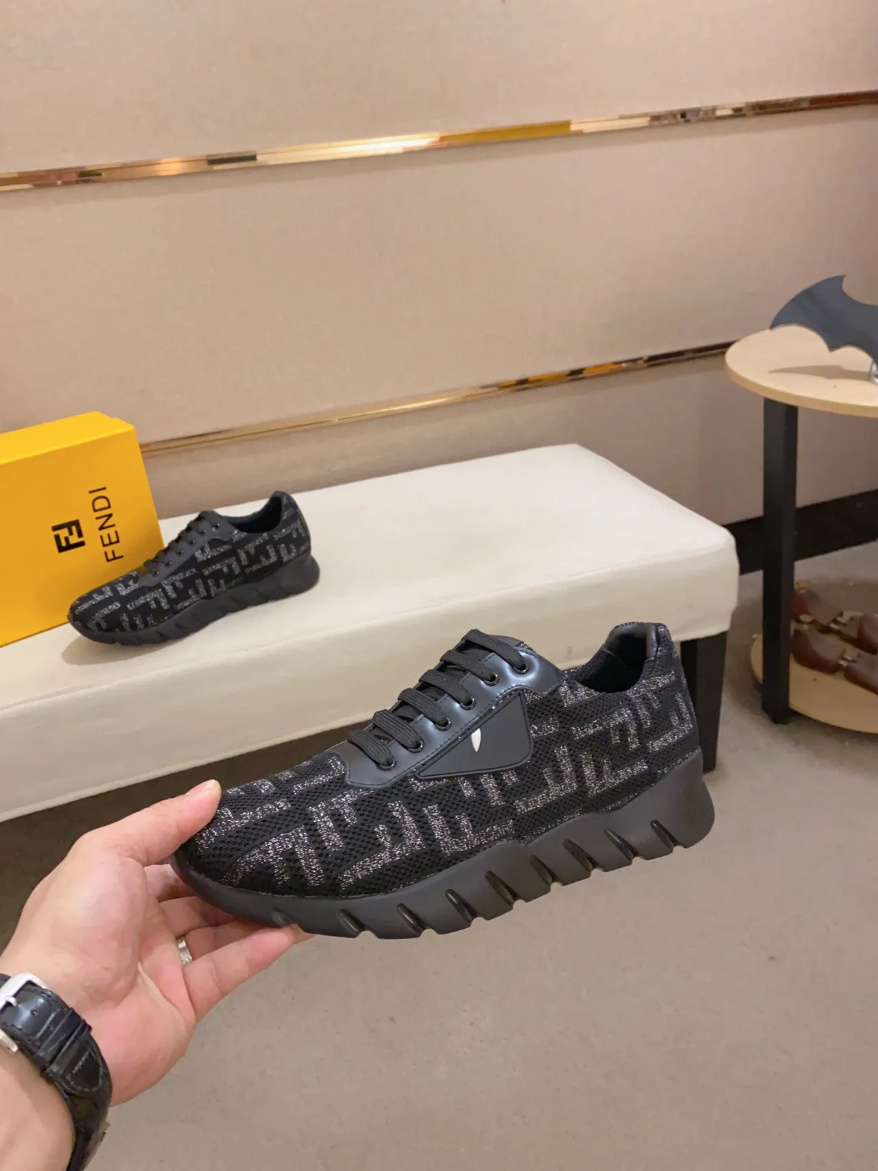 Fendi Tênis Chunky Pretos e Cinza Monogramados Upper de Malha Sola Sculpted Ridged 7