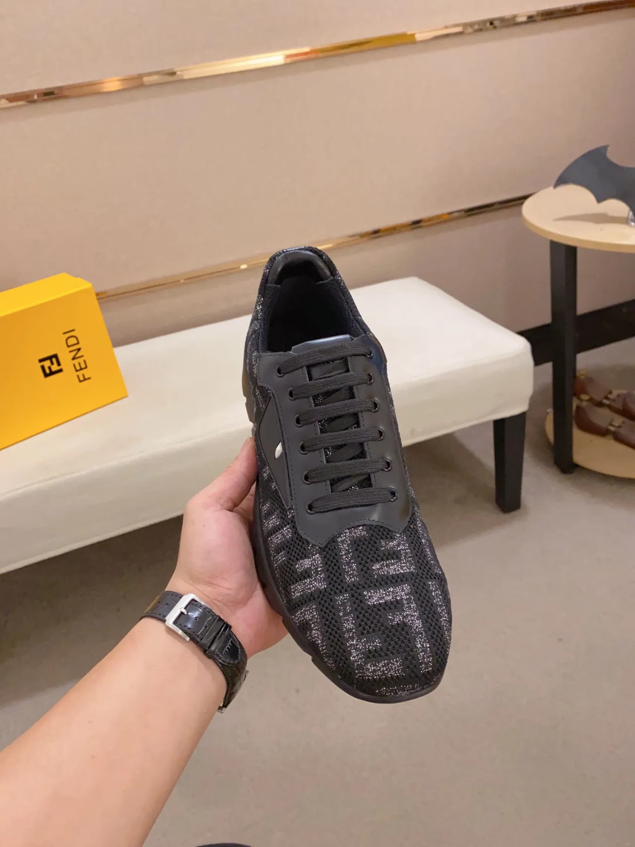 Fendi Tênis Chunky Pretos e Cinza Monogramados Upper de Malha Sola Sculpted Ridged 8