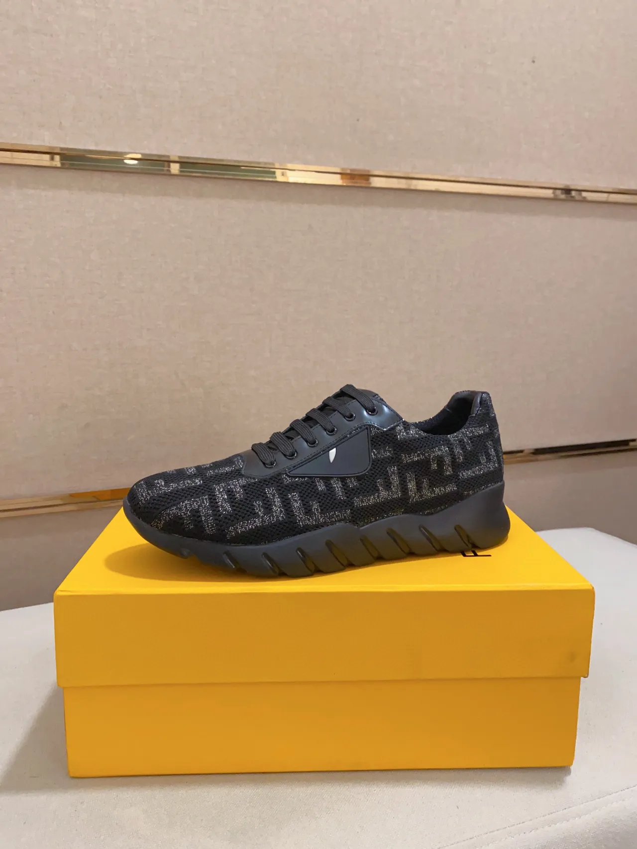 Fendi Tênis Chunky Pretos e Cinza Monogramados Upper de Malha Sola Sculpted Ridged 9