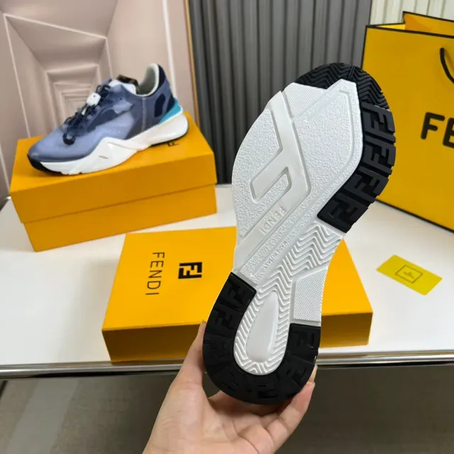 Fendi Tênis Chunky Azul Branco com Sola Esculturada e Overlay de Malha Translucida 2