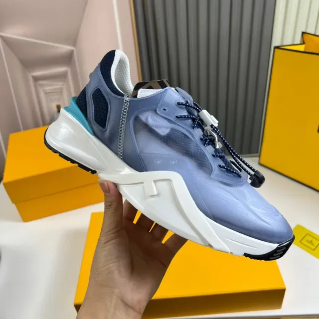 Fendi Tênis Chunky Azul Branco com Sola Esculturada e Overlay de Malha Translucida 5