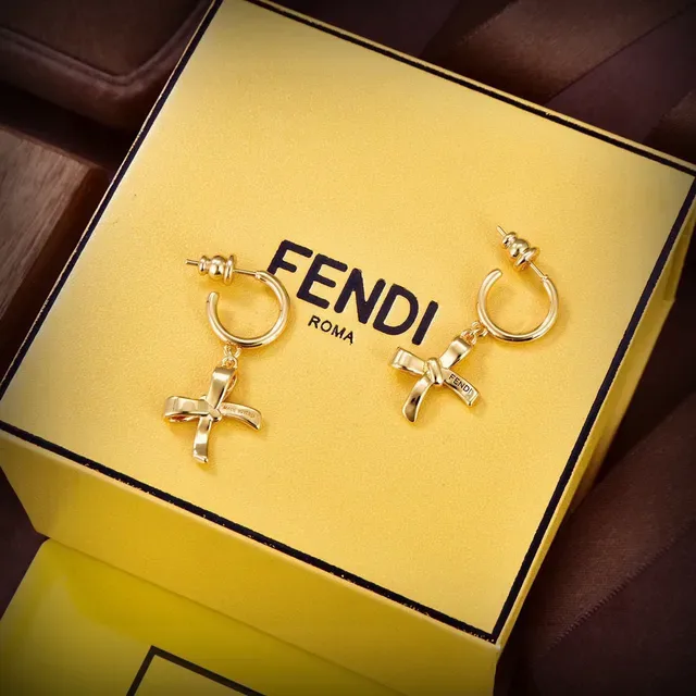 Créoles Fendi avec charme nœud en or et argent 3
