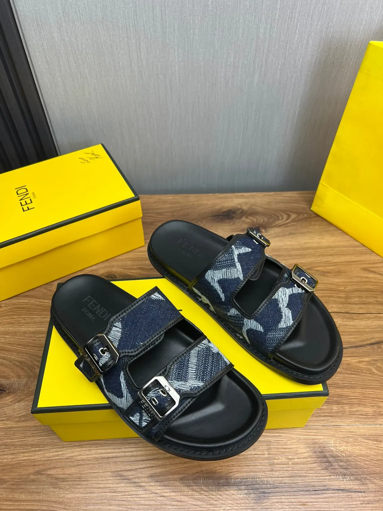 Fendi Mulas com dupla fivela e estampado denim 6