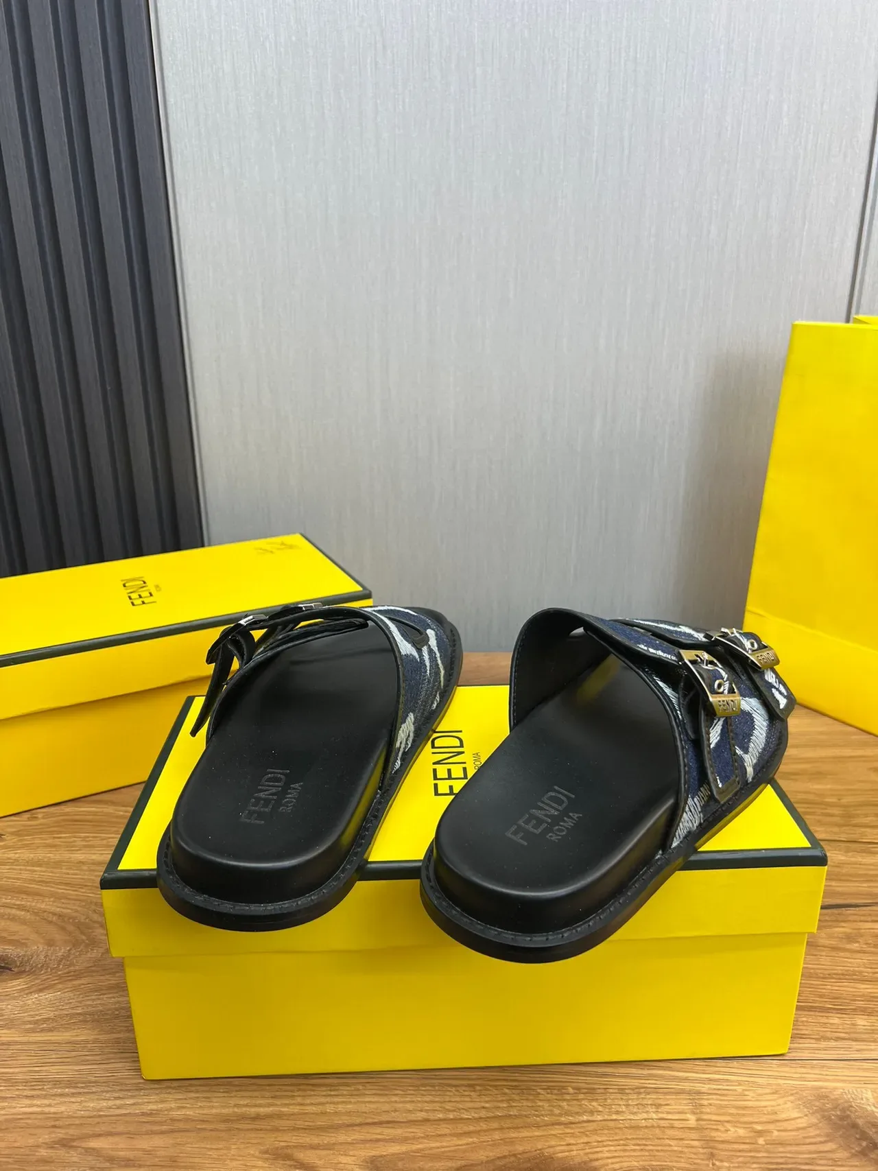 Fendi Mulas com dupla fivela e estampado denim 7
