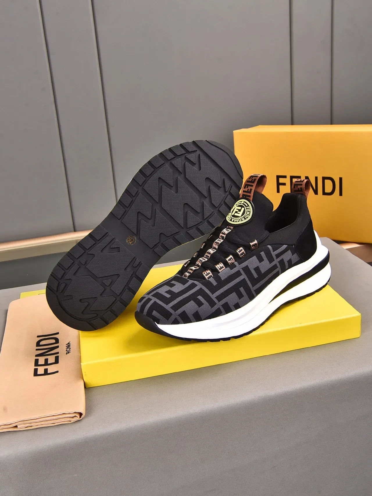 Fendi FF Monograma Slip-On Tênis Lifestyle 8