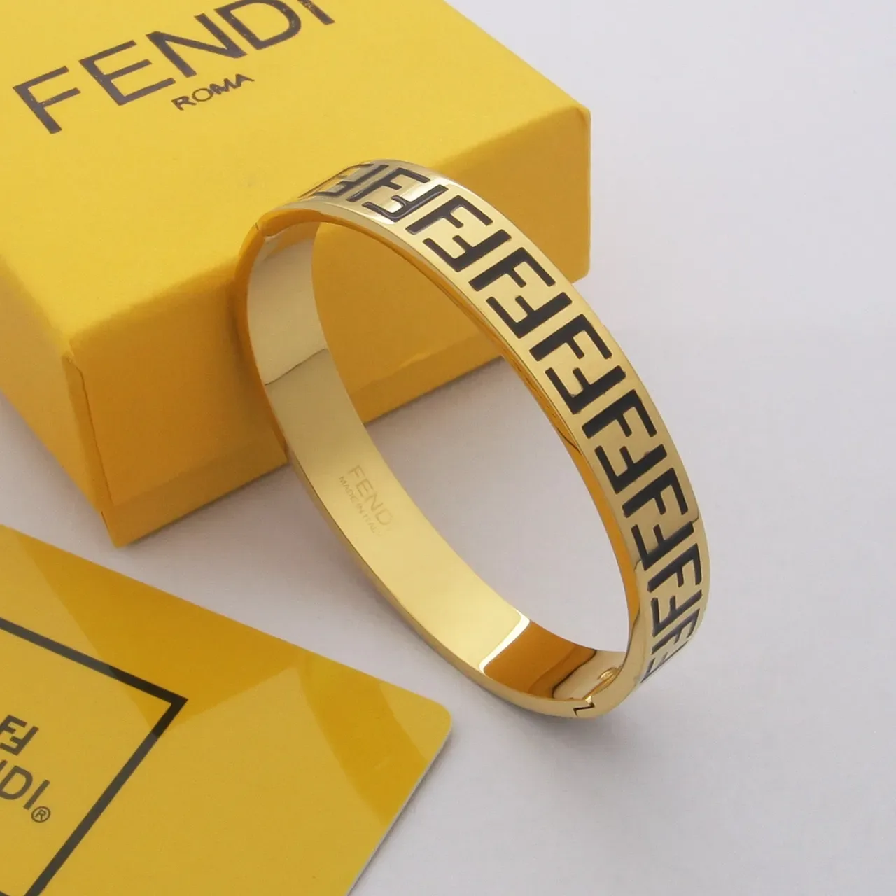 Fendi FF Motif Bracelete Dourado Branco Esmaltado com Articulação 2
