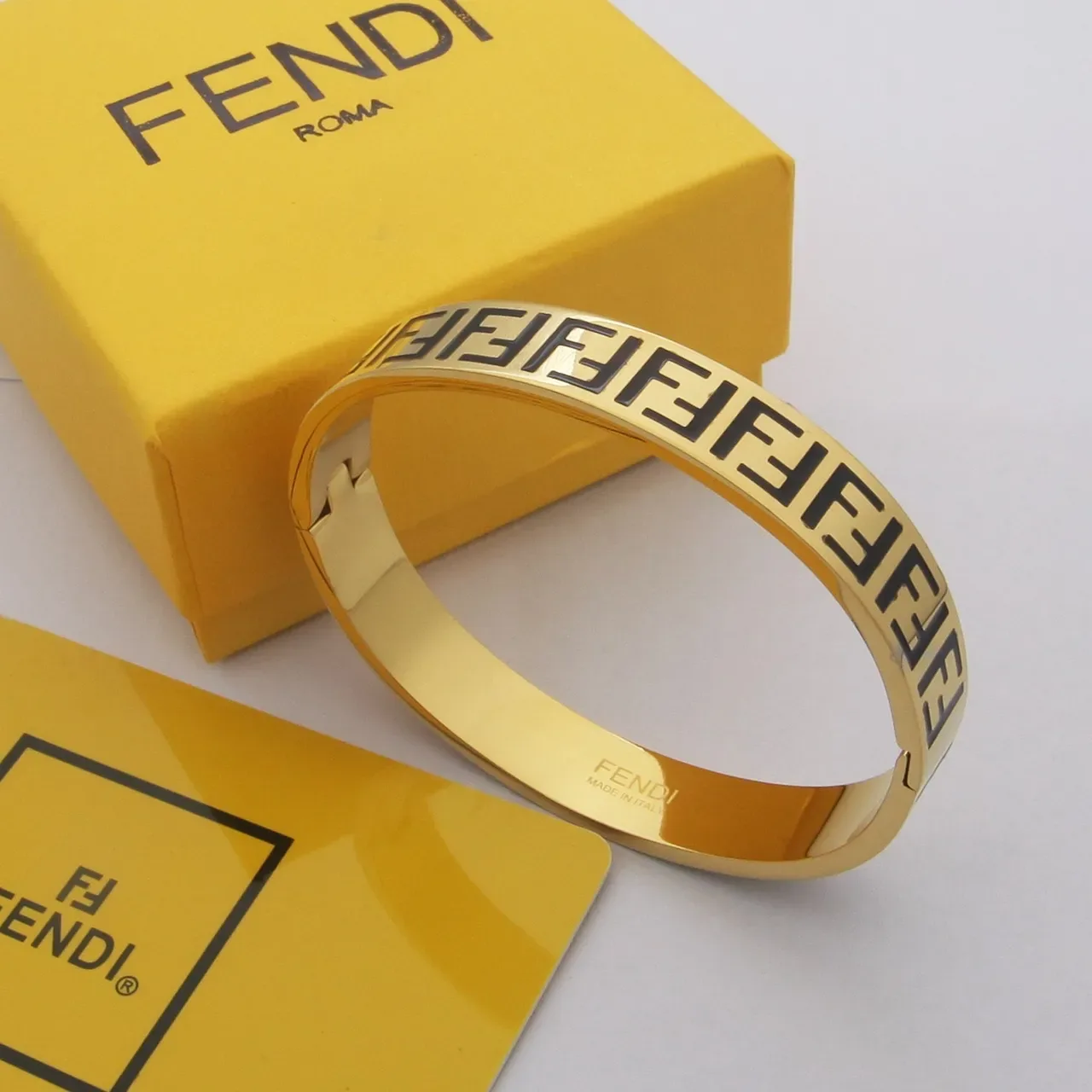 Fendi FF Motif Bracelete Dourado Branco Esmaltado com Articulação 3