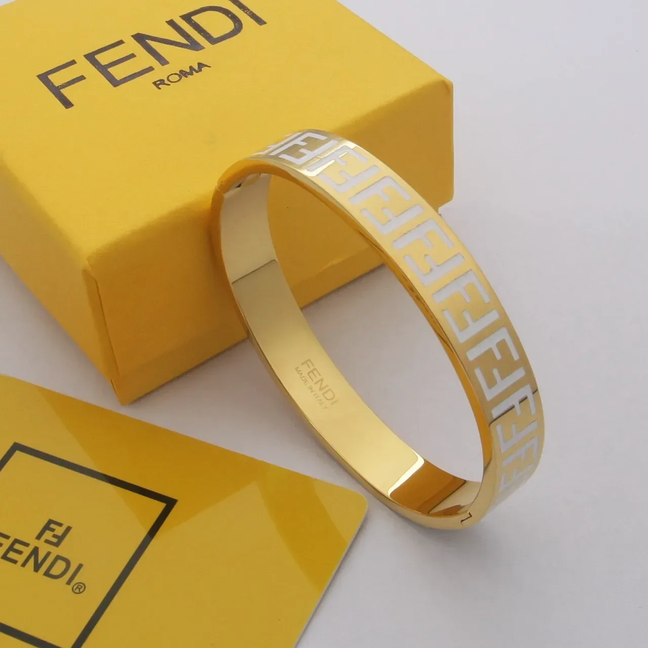 Fendi FF Motif Bracelete Dourado Branco Esmaltado com Articulação 5