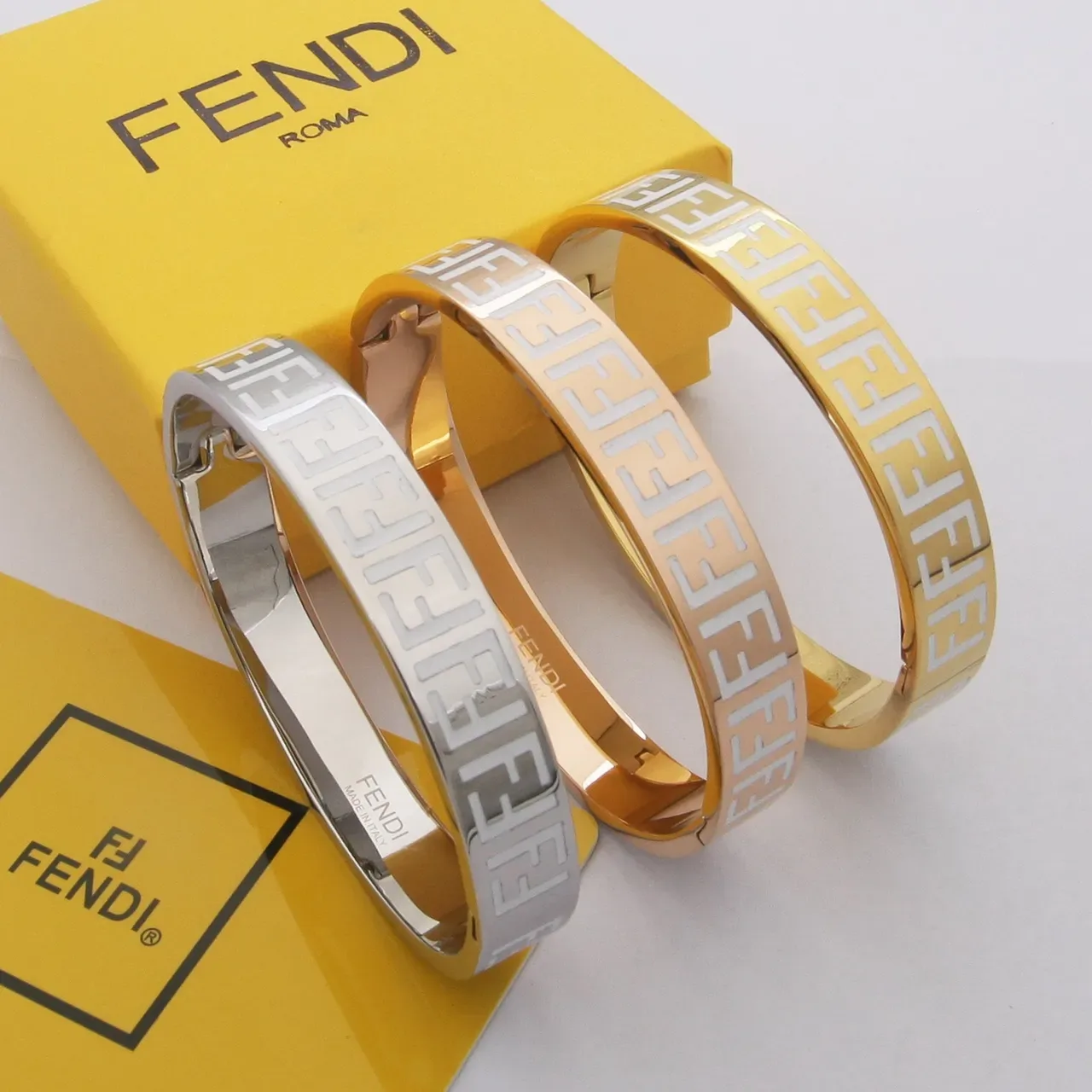 Fendi FF Motif Bracelete Dourado Branco Esmaltado com Articulação 7