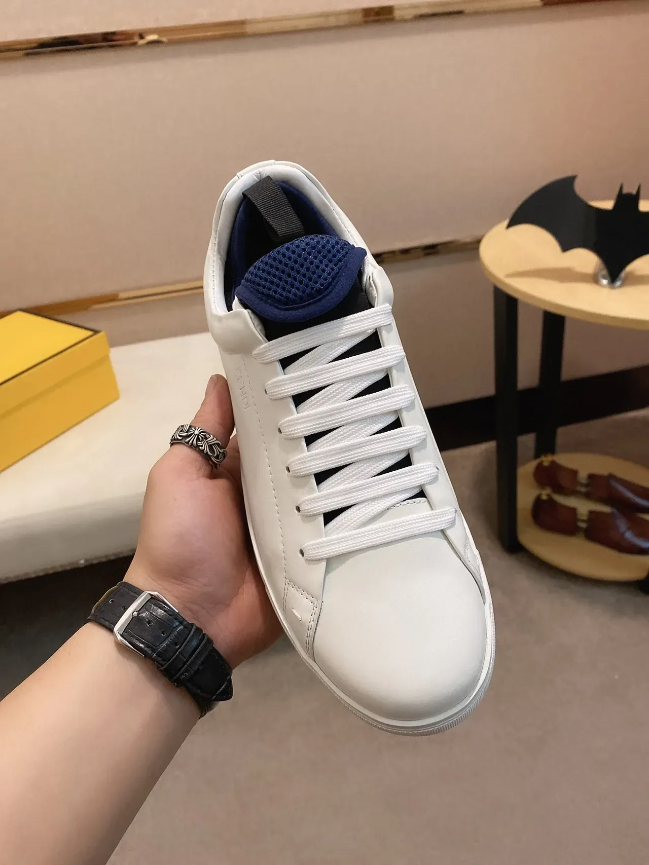 Fendi Chaussure Lifestyle Blanc Marine Cuir Supérieur Talon Contraste Bleu Chaussures Lifestyle 9