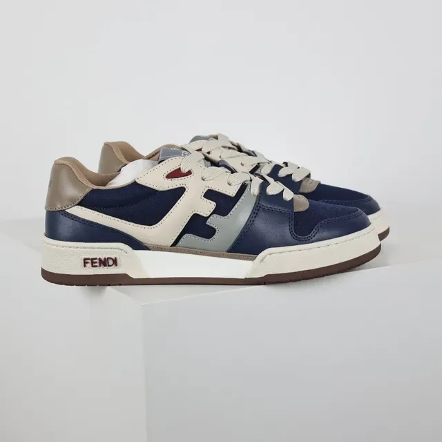 Fendi Navy Beige Tênis Lifestyle Low-Top com Camadas de Textil e Couro no Upper 3
