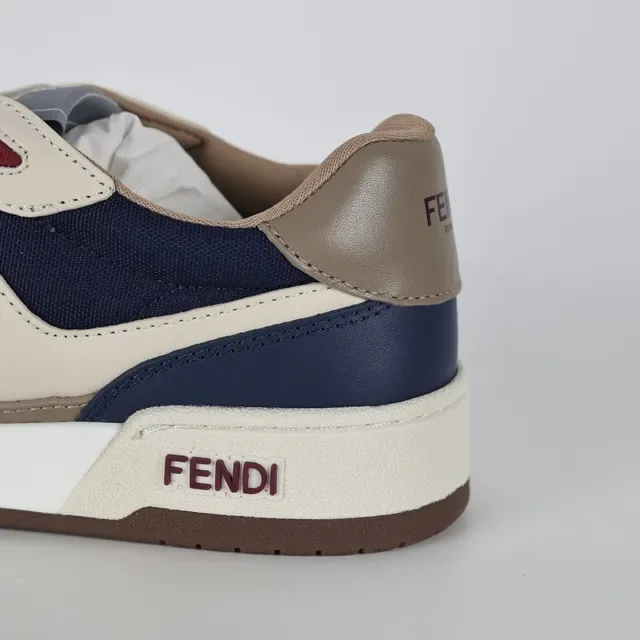 Fendi Navy Beige Tênis Lifestyle Low-Top com Camadas de Textil e Couro no Upper 4