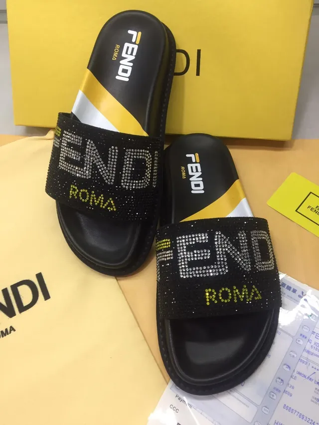 Fendi Roma Crystal-Embellished Black and Yellow 拖鞋 2