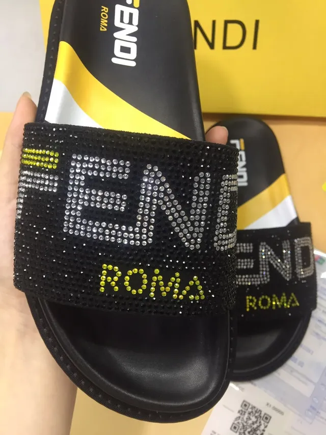 Fendi Roma Crystal-Embellished Black and Yellow 拖鞋 3
