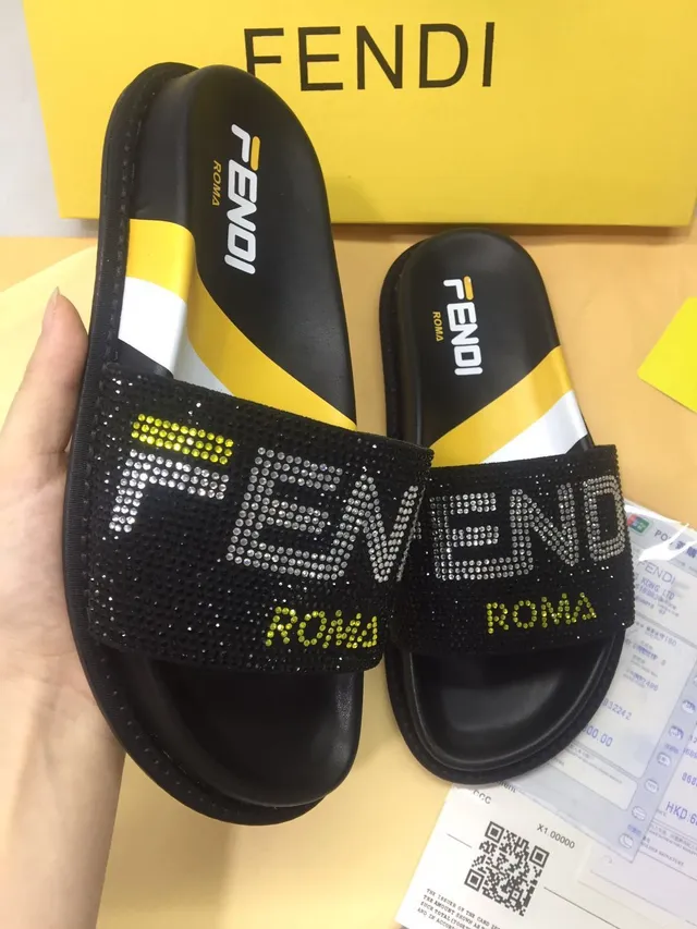 Fendi Roma Crystal-Embellished Black and Yellow 拖鞋 4