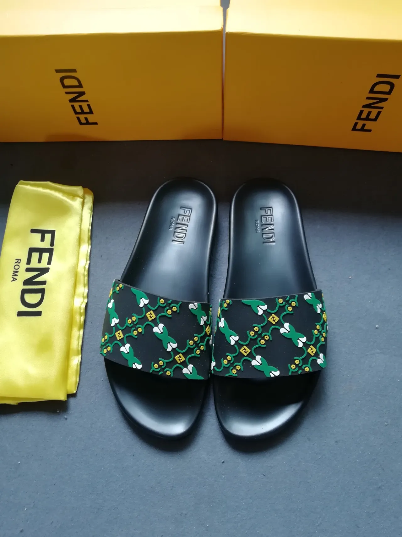 Fendi Slide Noir Multicolore Semelle en Caoutchouc Motif Floral Surélevé FF Sangle Pantoufles 3