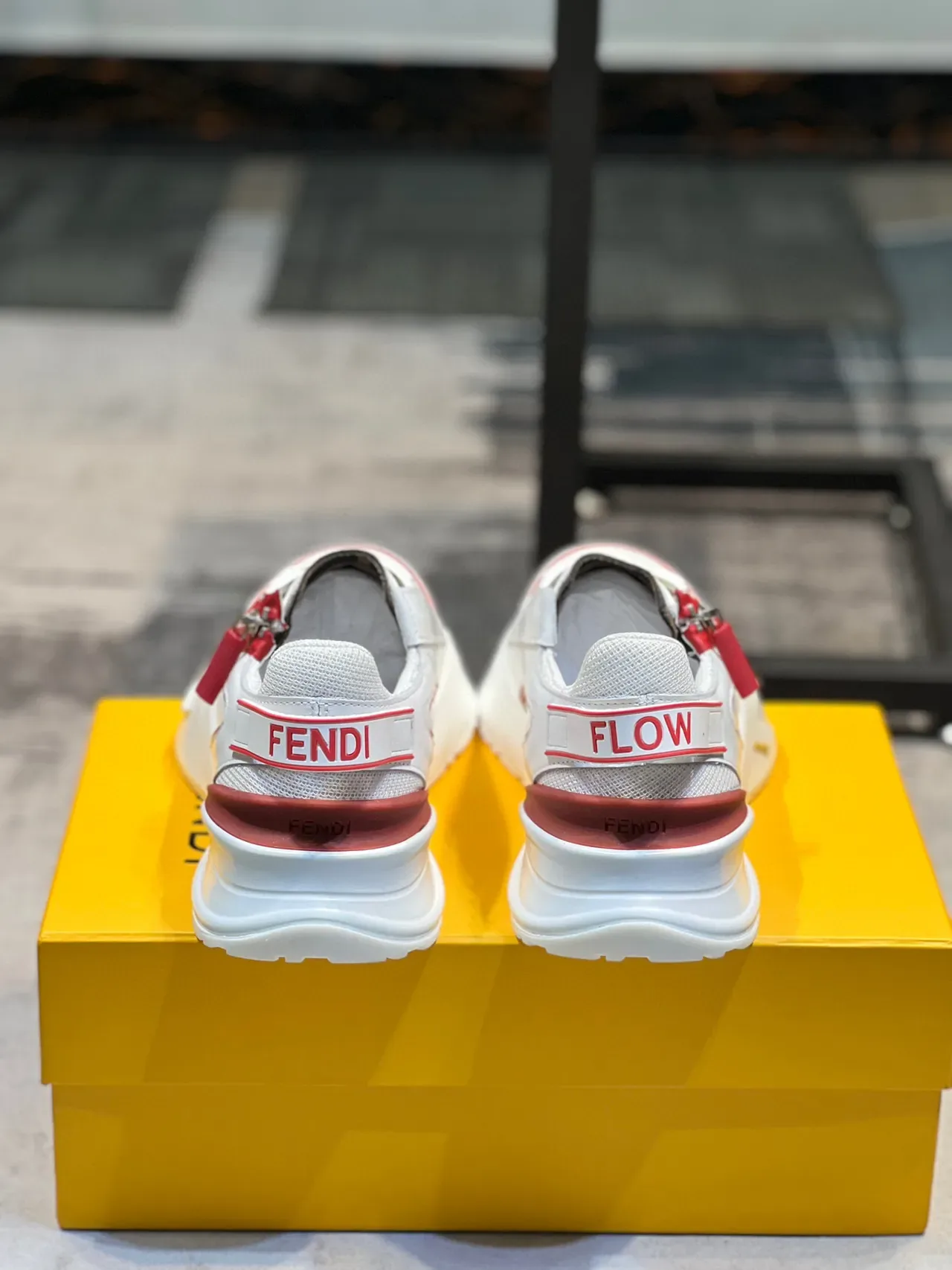 Fendi Blanc Rouge Semelle Plateforme Chunky Cuir Perforé Supérieur Sneakers Lifestyle 2