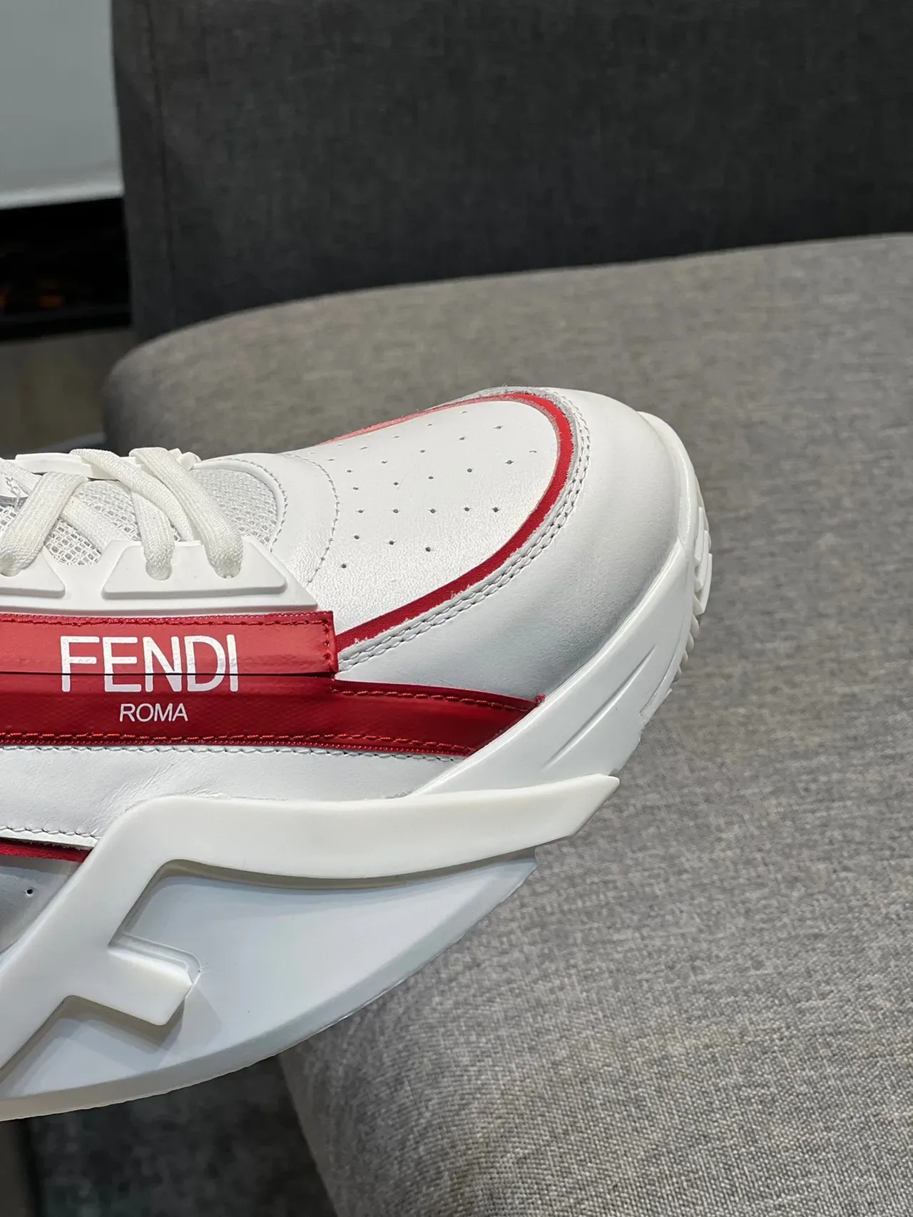 Fendi Blanc Rouge Semelle Plateforme Chunky Cuir Perforé Supérieur Sneakers Lifestyle 3