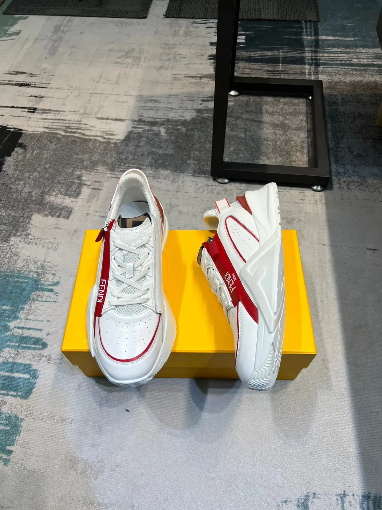 Fendi Blanc Rouge Semelle Plateforme Chunky Cuir Perforé Supérieur Sneakers Lifestyle 4
