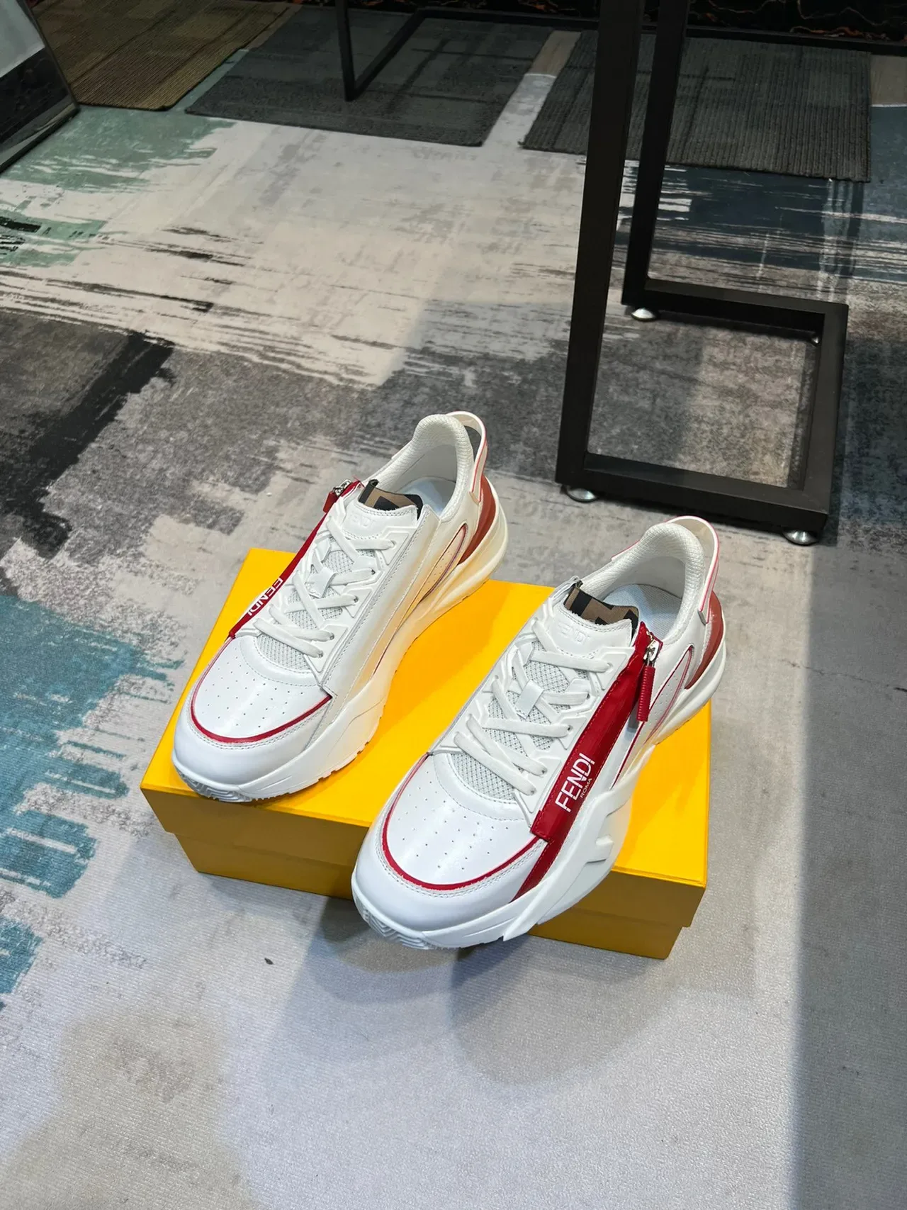 Fendi Blanc Rouge Semelle Plateforme Chunky Cuir Perforé Supérieur Sneakers Lifestyle 5