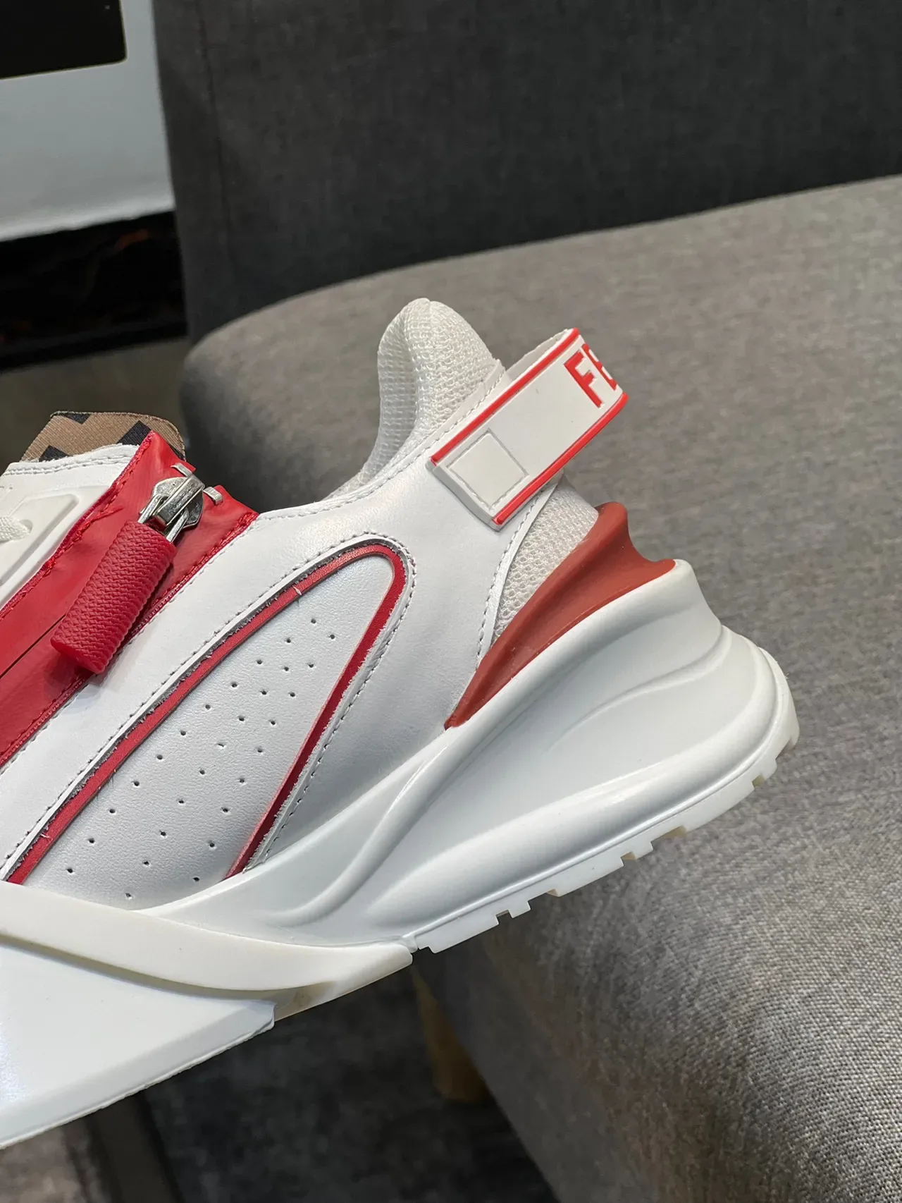 Fendi Blanc Rouge Semelle Plateforme Chunky Cuir Perforé Supérieur Sneakers Lifestyle 8