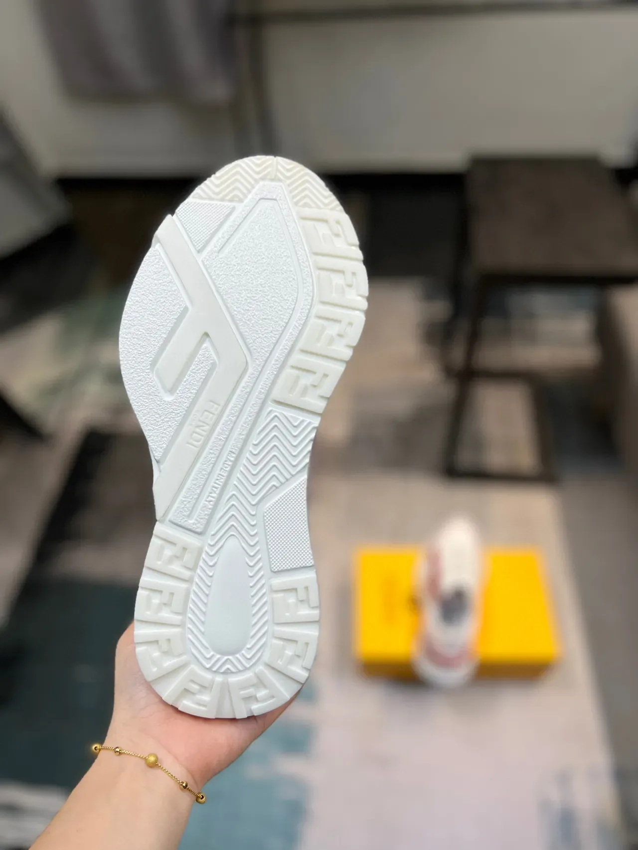 Fendi Blanc Rouge Semelle Plateforme Chunky Cuir Perforé Supérieur Sneakers Lifestyle 9