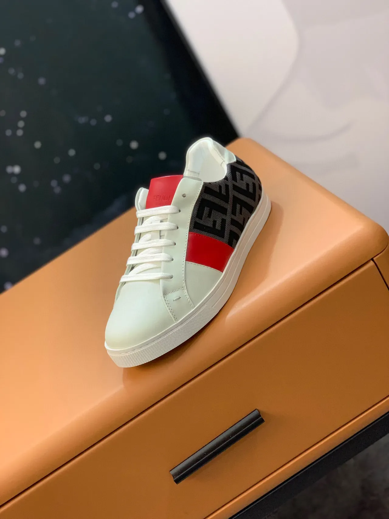 Fendi Baskets Lifestyle Blancs et Rouges Basses en Cuir et Jacquard 6