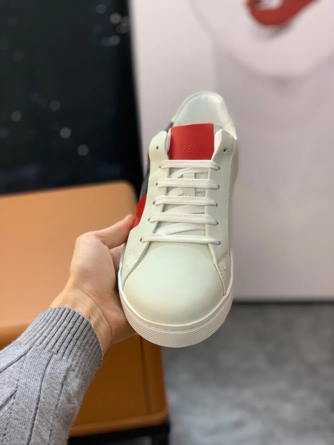 Fendi Baskets Lifestyle Blancs et Rouges Basses en Cuir et Jacquard 8