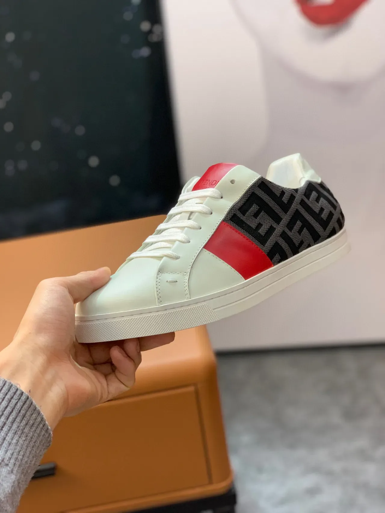 Fendi Baskets Lifestyle Blancs et Rouges Basses en Cuir et Jacquard 9