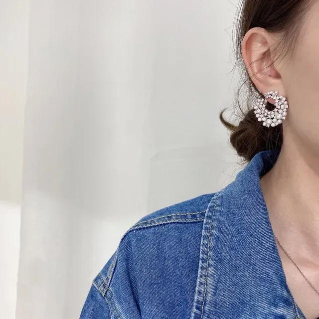apm Monaco Bow-Shaped Pearl and Crystal Brooch 3