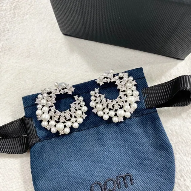 apm Monaco Bow-Shaped Pearl and Crystal Brooch 5