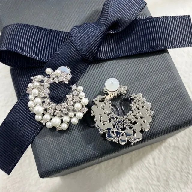 apm Monaco Bow-Shaped Pearl and Crystal Brooch 6