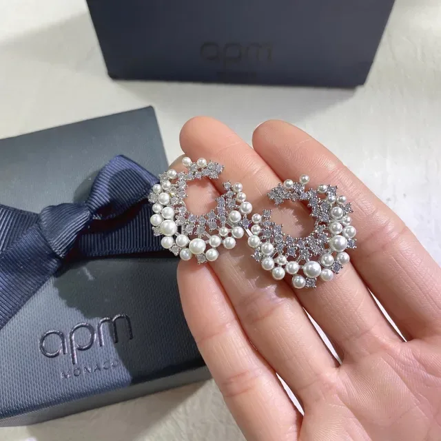 apm Monaco Bow-Shaped Pearl and Crystal Brooch 7