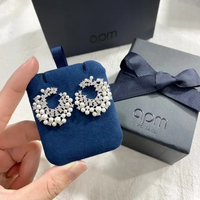 apm Monaco Bow-Shaped Pearl and Crystal Brooch 9