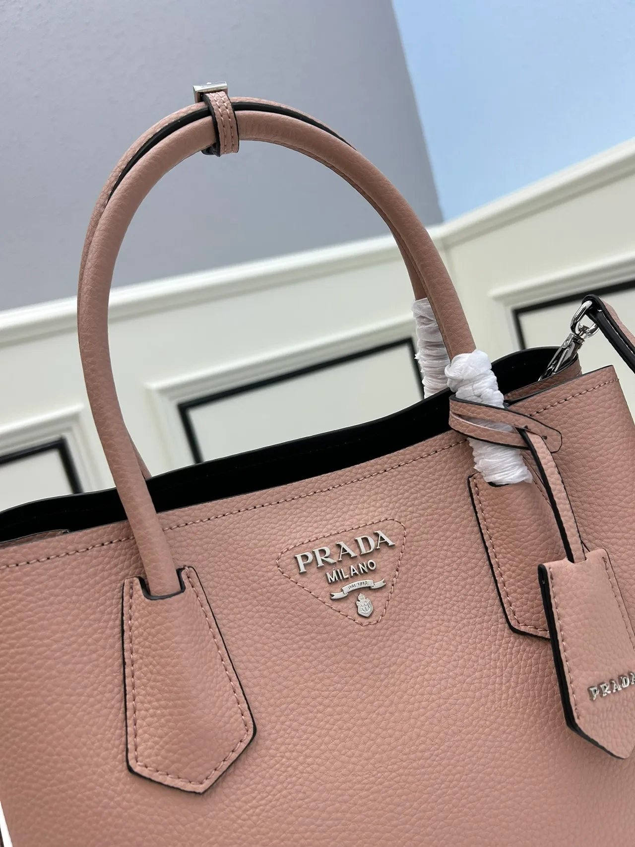 Beige and Black Structured Pebbled Leather Contrast Piping Handbag 3