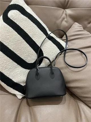 Sac Boston beige marron en forme de dôme avec anse supérieure 8