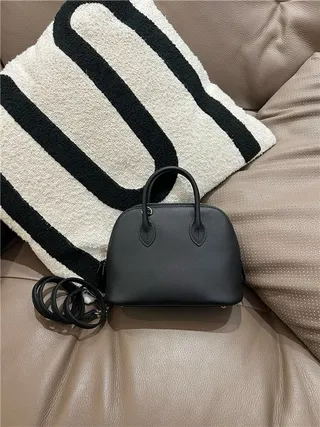 Sac Boston beige marron en forme de dôme avec anse supérieure 9
