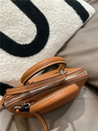 Sac Boston beige marron en forme de dôme avec anse supérieure 13