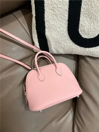 Sac Boston beige marron en forme de dôme avec anse supérieure 24