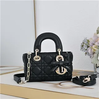 Bolsa Boston beige acolchada con asa superior, correa de cadena y acento de lazo 10