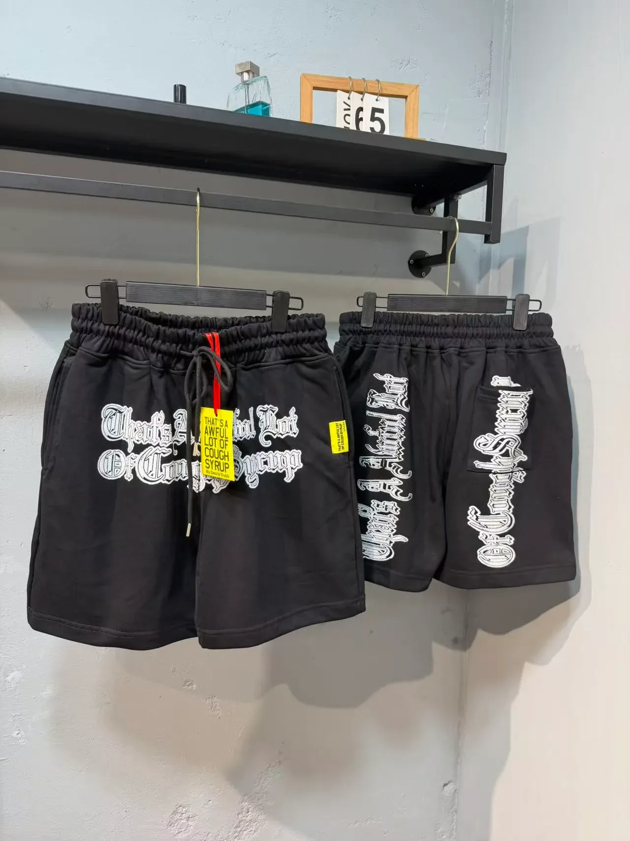 Black Gothic Typography Print Elastic Waist Shorts 5