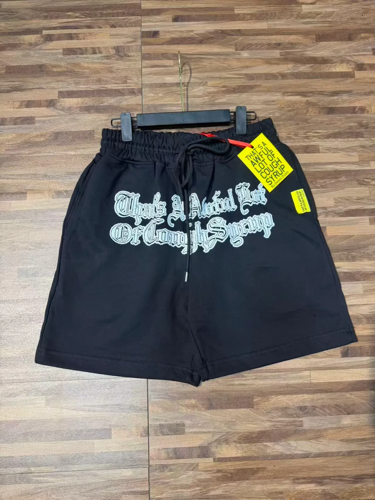 Black Gothic Typography Print Elastic Waist Shorts 7