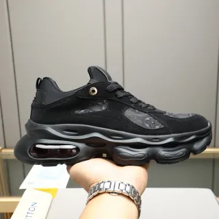 أحذية رياضية سوداء بكعب oversized، midsole sculpted wave، حذاء كاجوال سميك
