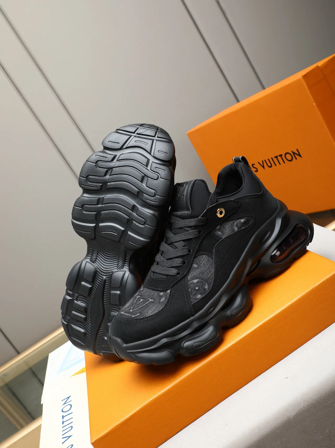 Black Oversized Sole Sculpted Wave Midsole Chunky Sneakers 4