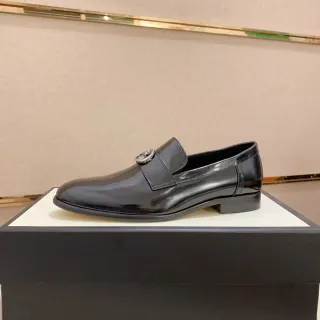 黑色漆皮马衔饰乐福鞋