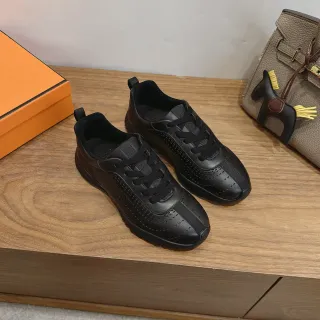 Zapatillas de cuero perforado negro con cordones lifestyle
