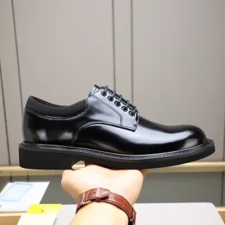 Sapato Oxford de cap toe polido preto