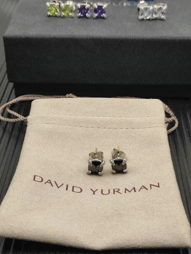 Black Silver Faceted Square Center Stone Four-Prong Claw Setting Earrings 3